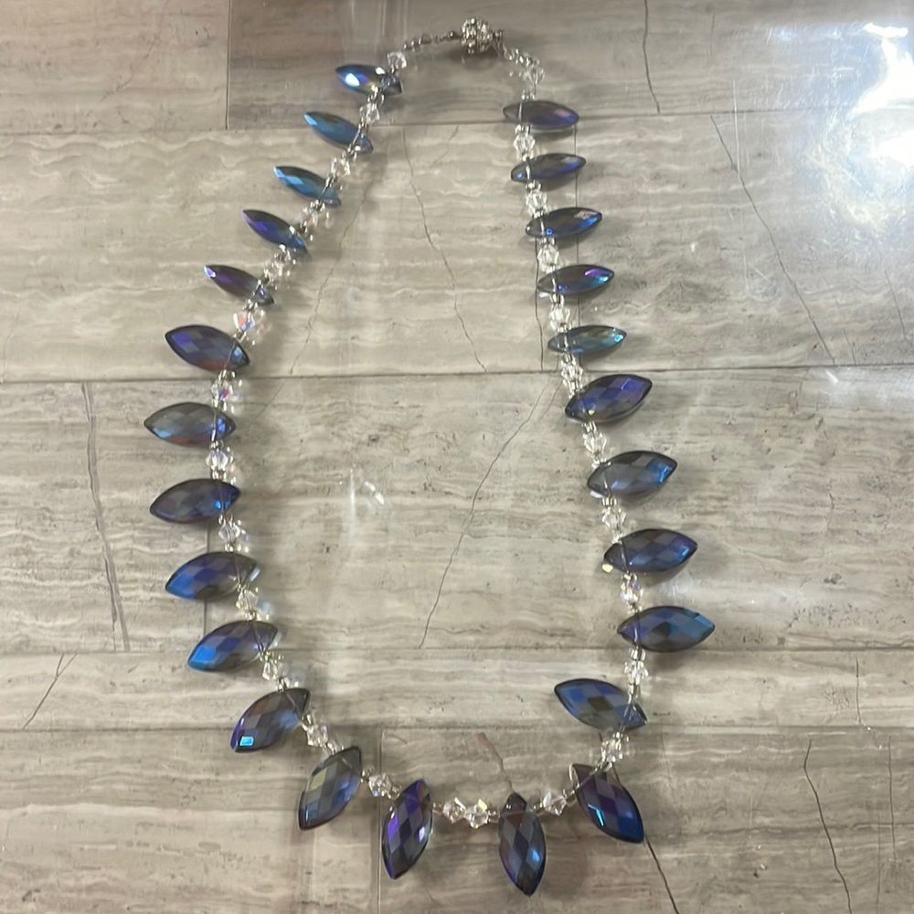 Blue lights necklace